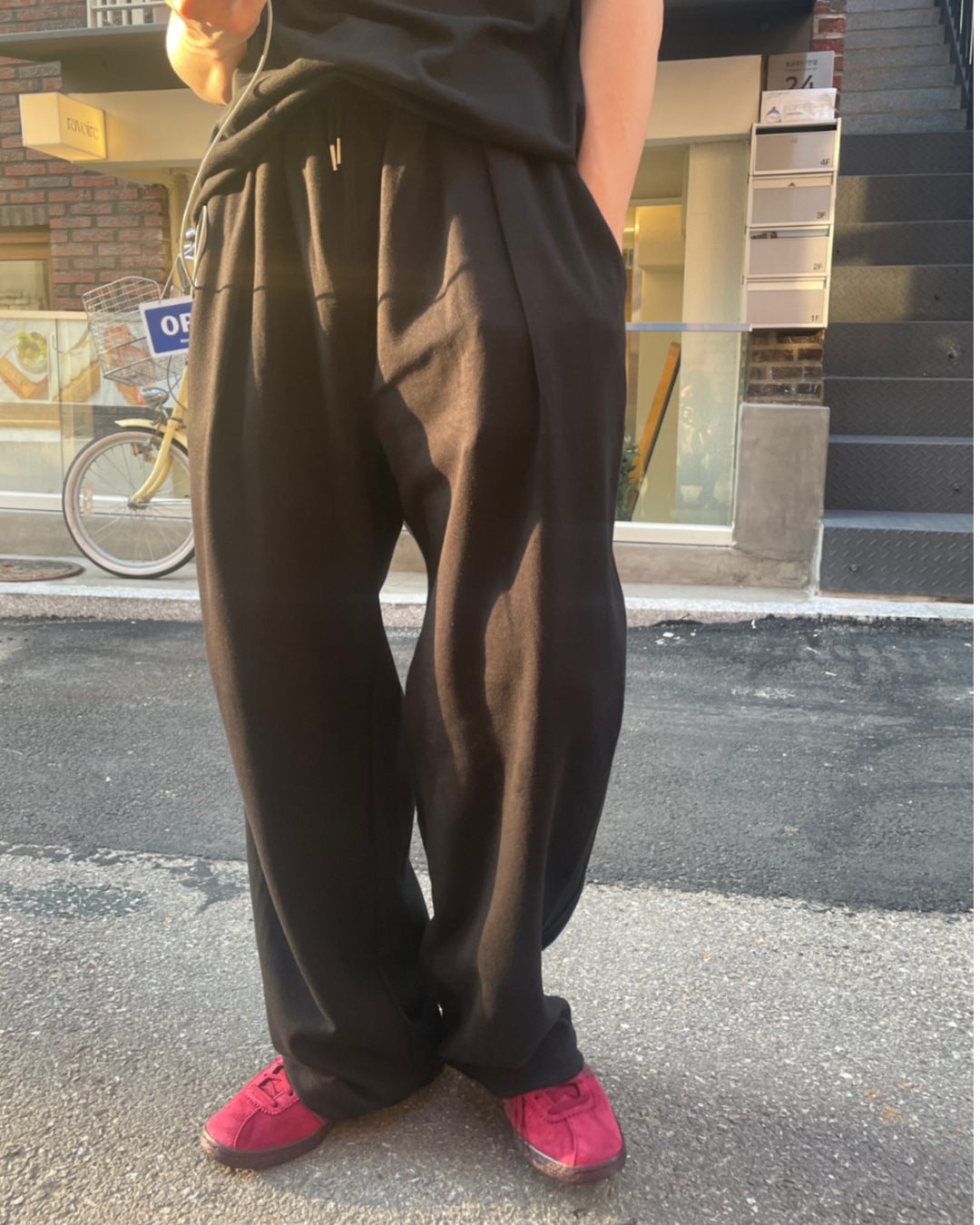 Nuar deep tuck sweat pants (2 color)
